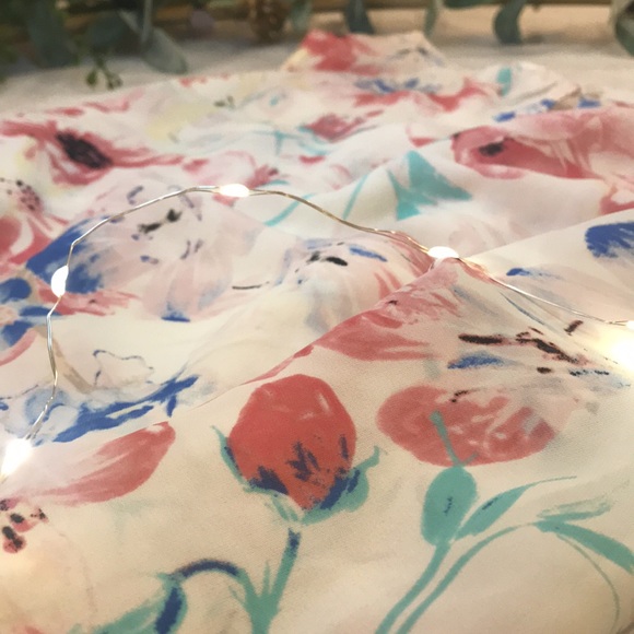 ELLE Floral Blouce - Picture 5 of 6